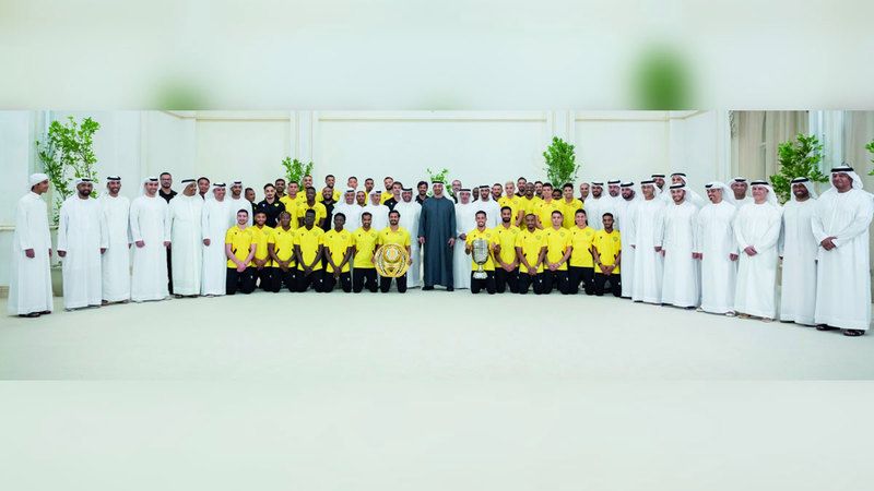 الامارات | رئيس الدولة يستقبل فريق الوصل  «بطل الدوري والكأس»
