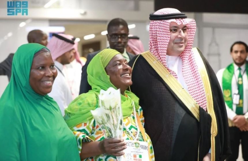 سفير المملكة لدى كوت ديفوار يتفقد صالة "طريق مكة" بمطار أبيدجان