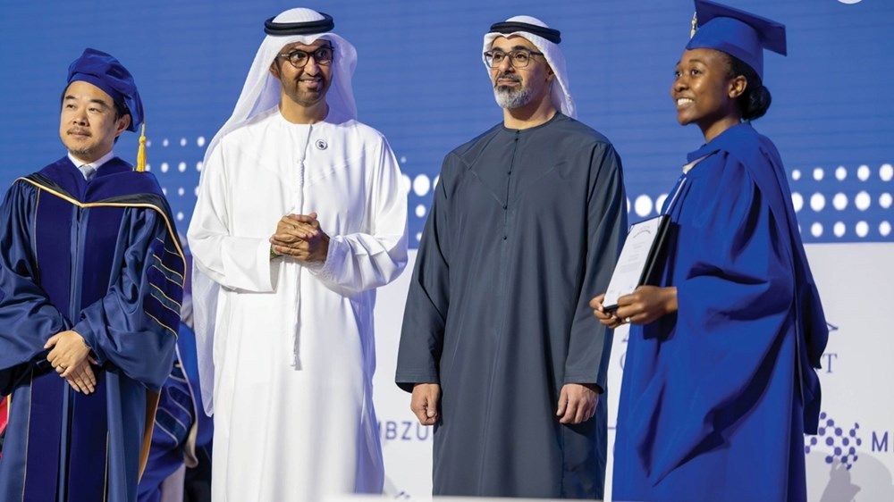 خالد بن محمد بن زايد يشهد حفل تخريج دفعة عام 2024 من جامعة محمد بن زايد للذكاء الاصطناعي