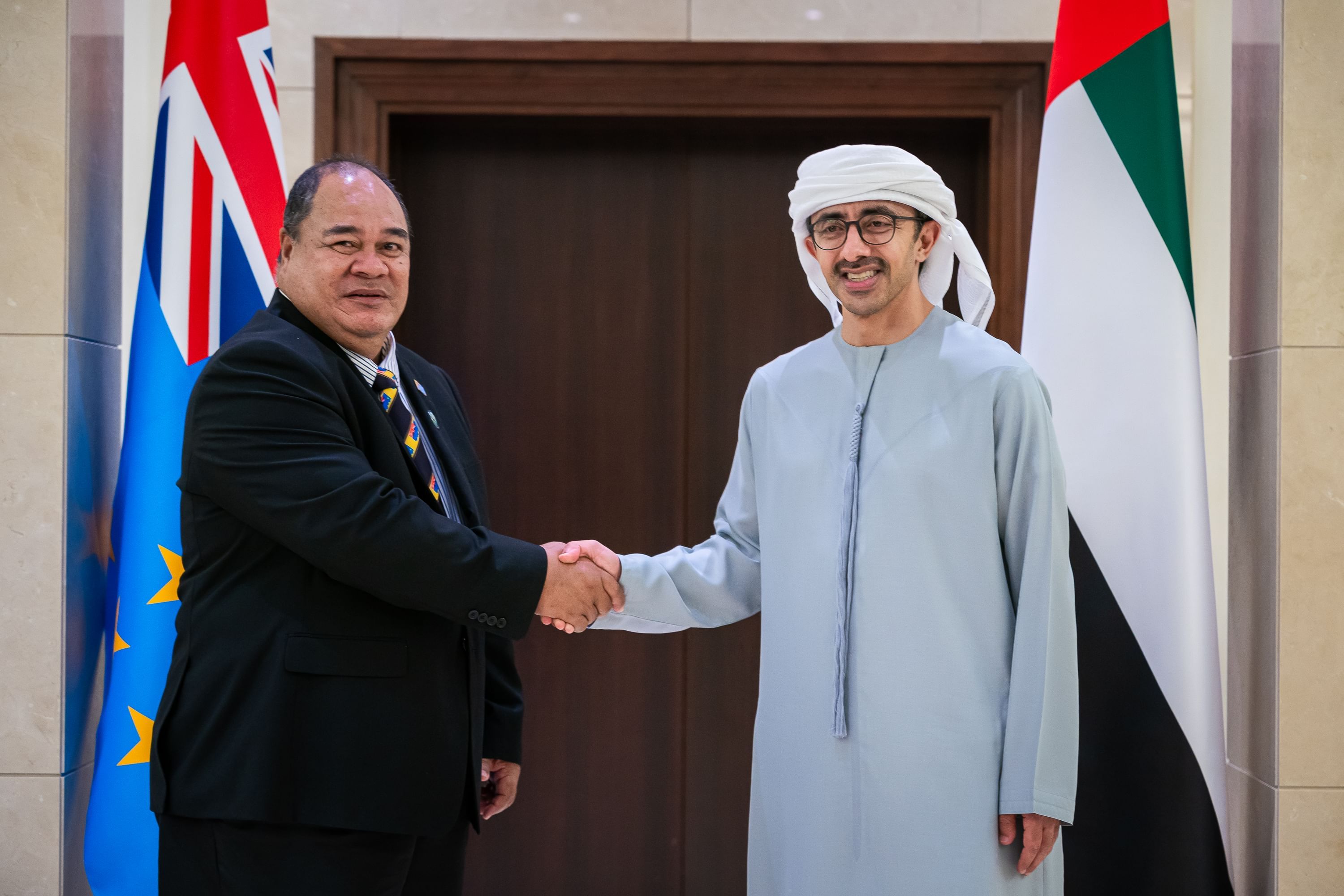 الخليج اليوم .. عبدالله بن زايد يستقبل وزير خارجية توفالو