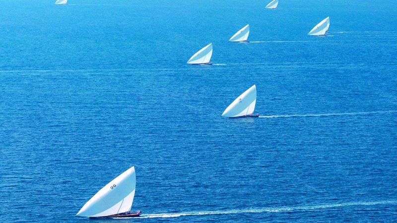 الامارات | 90 محملاً يبحرون في سباق «غناضة للشراعية»