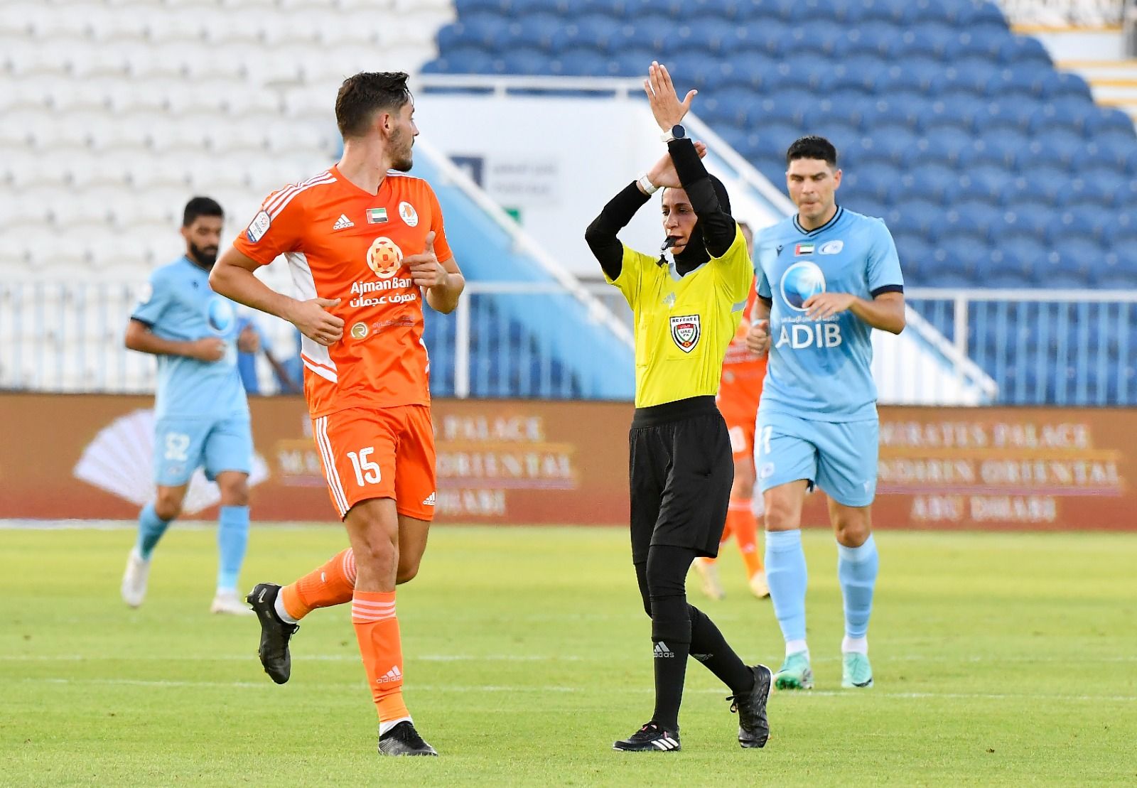 الامارات | طاقم تحكيم نسائي يظهر للمرة الثانية في دوري أدنوك للمحترفين