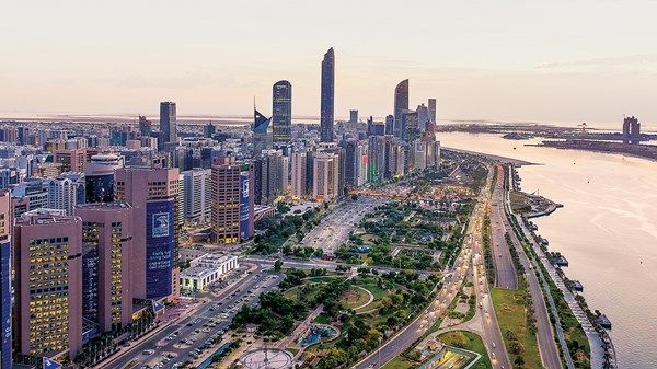 «أبوظبي العقاري» يخالف وسطاء عقاريين
