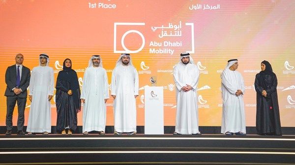 أحمد بن محمد يُكرِّم الفائزين في جائزة دبي للنقل المستدام