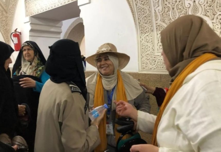 جهود إنسانية لخدمة الزائرات في المساجد التاريخية بالمدينة المنورة