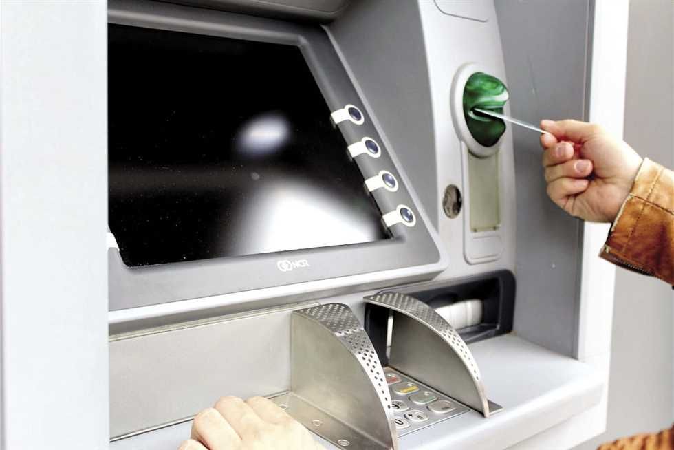 تعرف على رسوم السحب من ماكينات ATM في جميع البنوك