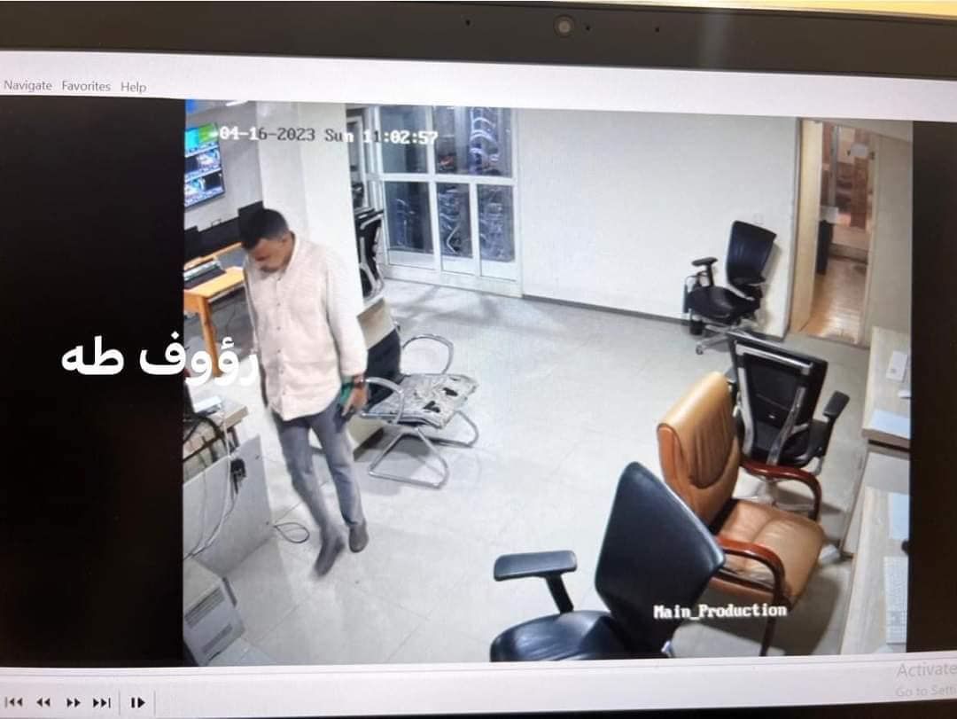 شاهد.. صور تثبت أن الدعم السريع هو من أطلق الرصاصة الأولى.. ظهور المستشار السياسي لحميدتي يوسف عزت داخل مباني التلفزيون في صبيحة يوم الحرب استعداداً لإذاعة البيان