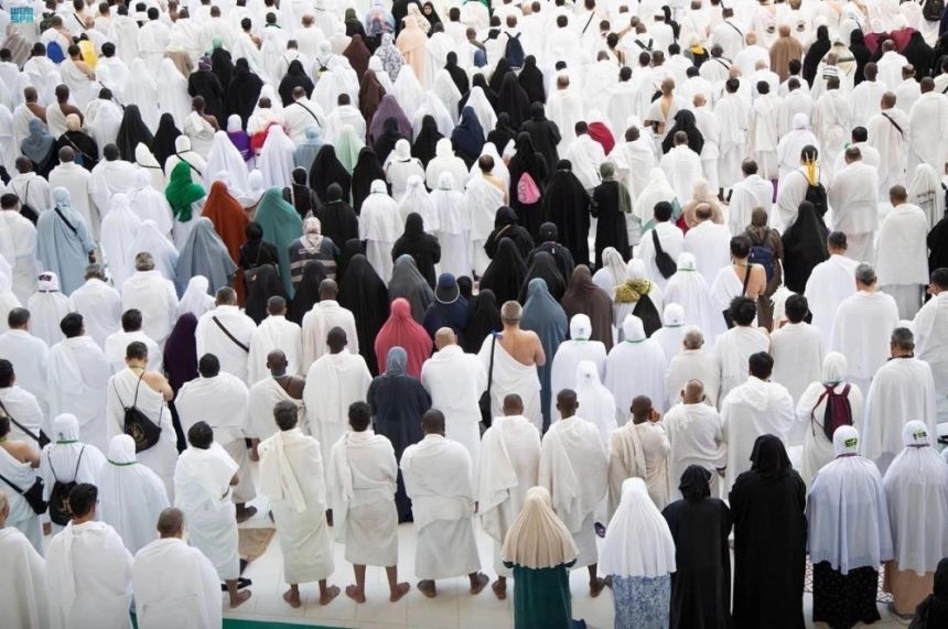 السديس للمكي والمهنا للمدني.. إعلان إمامي صلاة عيد الأضحى بالحرمين