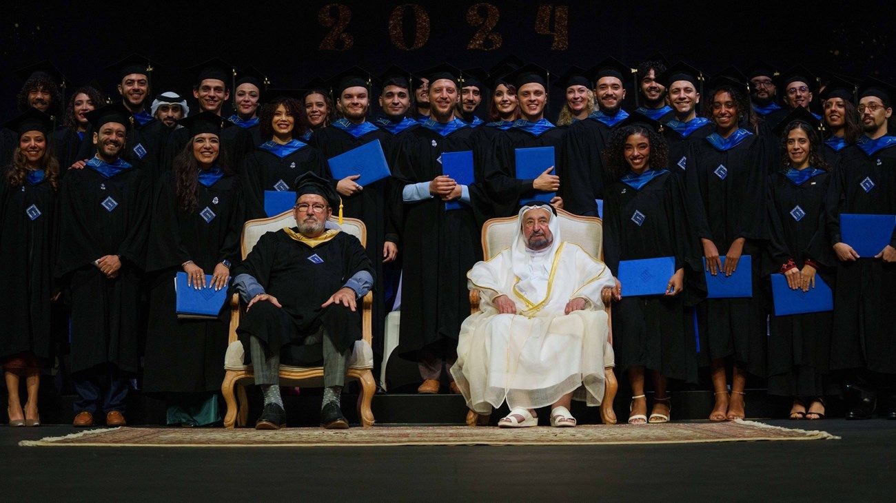 سلطان القاسمي يشهد تخريج دفعة من طلبة أكاديمية الشارقة للفنون الأدائية