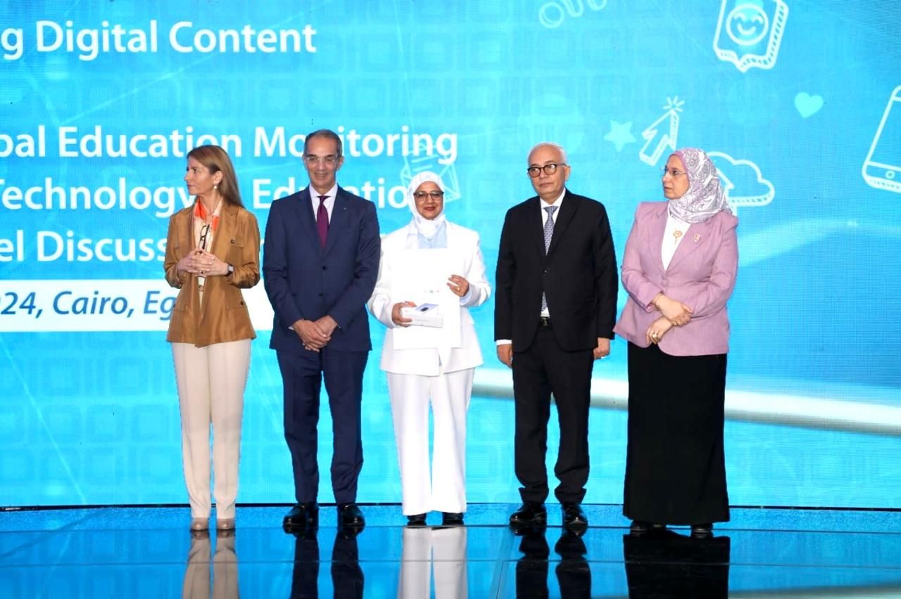 وزير الاتصالات: تطوير مناهج تكنولوجيا المعلومات وتطويع الذكاء الاصطناعى لتعليم أكثر فعالية