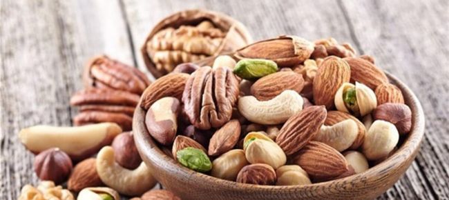 المكسرات النيئة أم المحمصة: أيهما أكثر صحة وفائدة؟