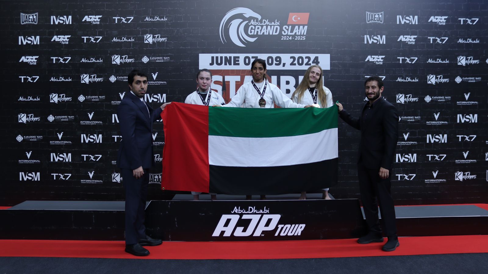 الامارات | أبطال الإمارات يحققون 42 ميدالية في بطولة أبوظبي غراند سلام للجوجيتسو