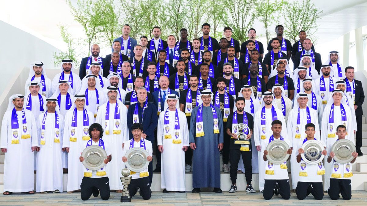 الامارات | رئيس الدولة يستقبل فريق العين «بطل آسيا»