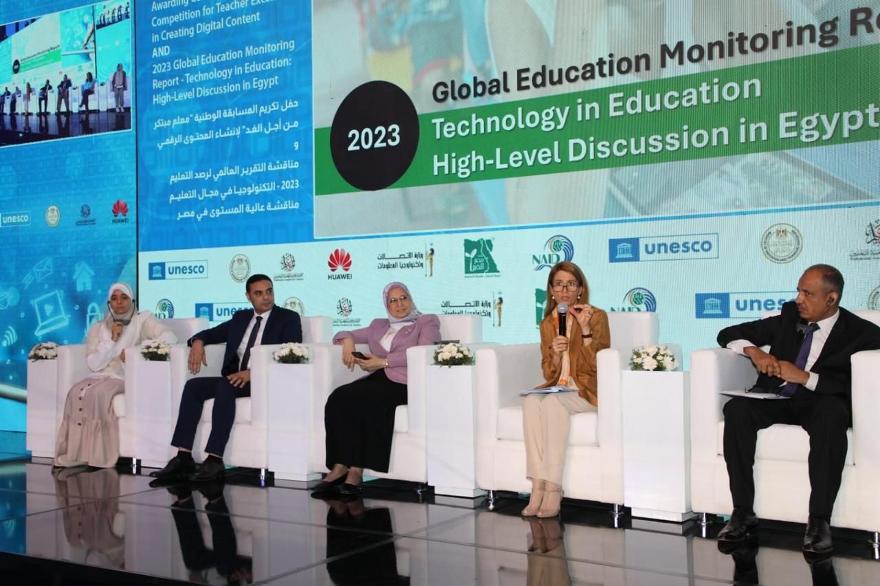 وزير الاتصالات: تطوير مناهج تكنولوجيا المعلومات وتطويع الذكاء الاصطناعى لتعليم أكثر فعالية