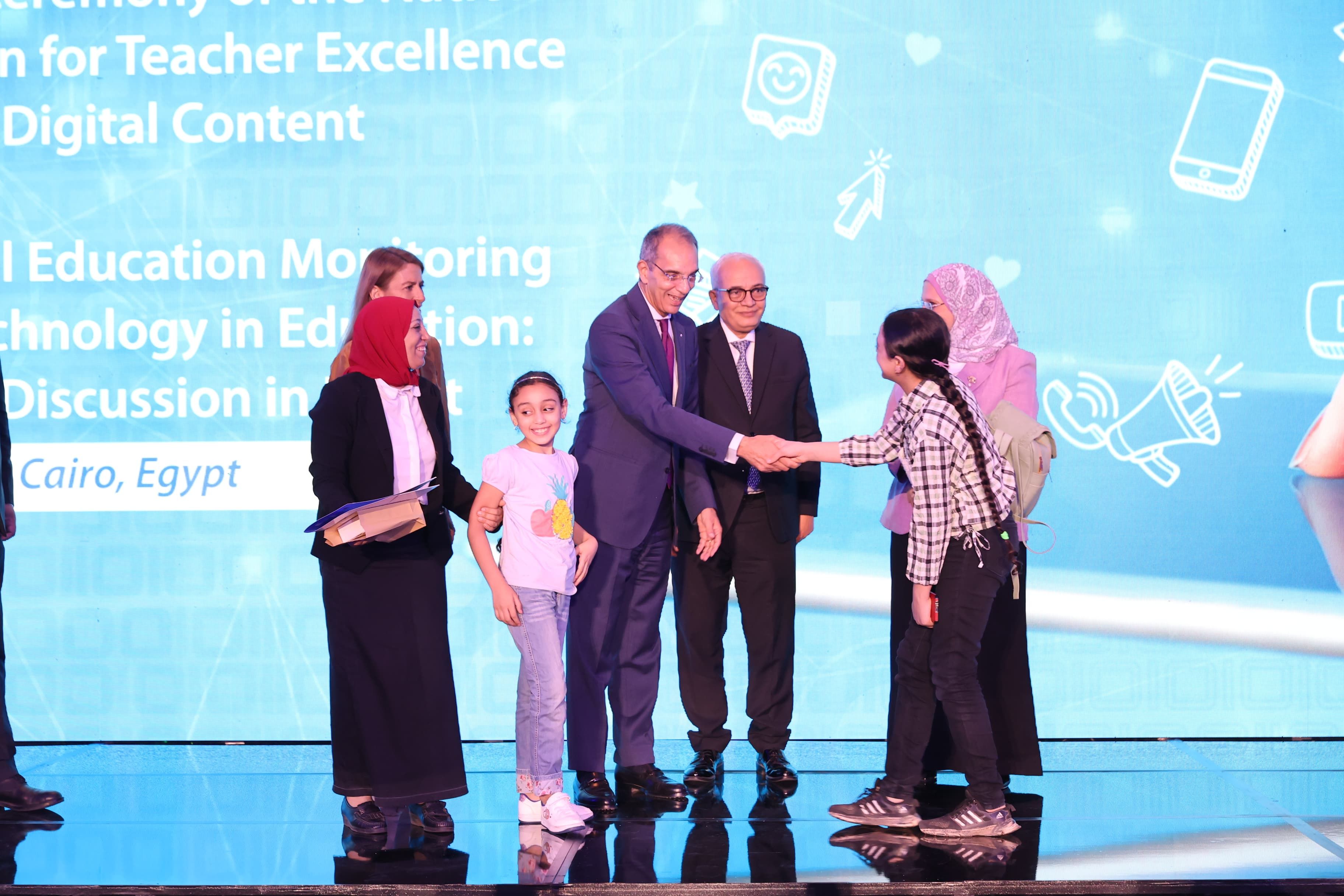 وزير الاتصالات: تطوير مناهج تكنولوجيا المعلومات وتطويع الذكاء الاصطناعى لتعليم أكثر فعالية