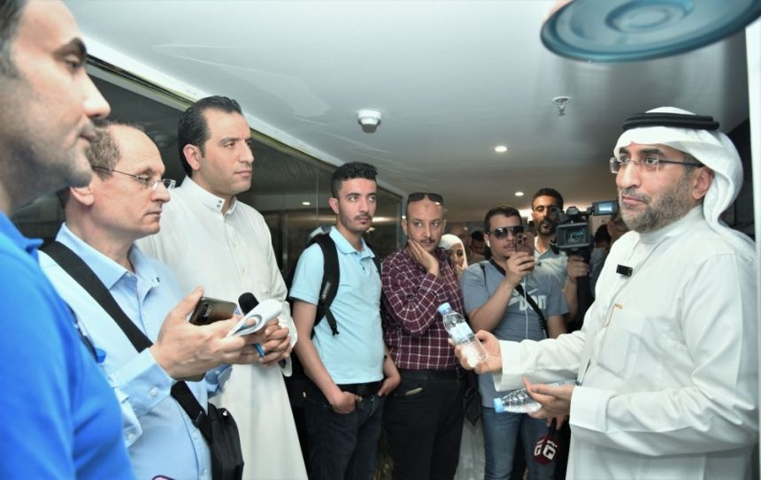 صور.. 29 وسيلة إعلامية خارجية تتطلع على آلية تعبئة ماء زمزم