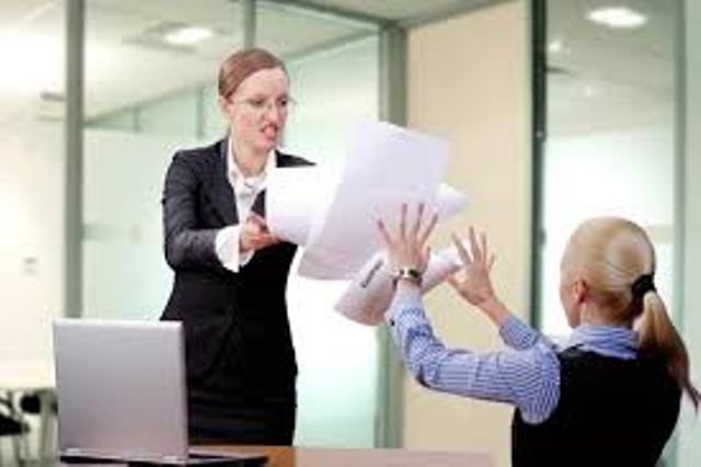 فخ العمل البائس الذي نسميه مهنية