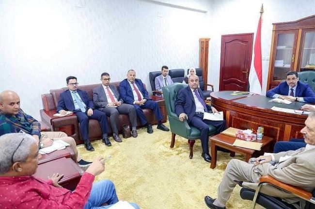 بن مبارك يبحث عن حل جذري للكهرباء