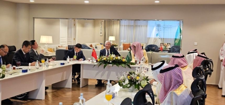 النائب العام يبحث تعزيز التعاون العدلي بين المملكة والصين