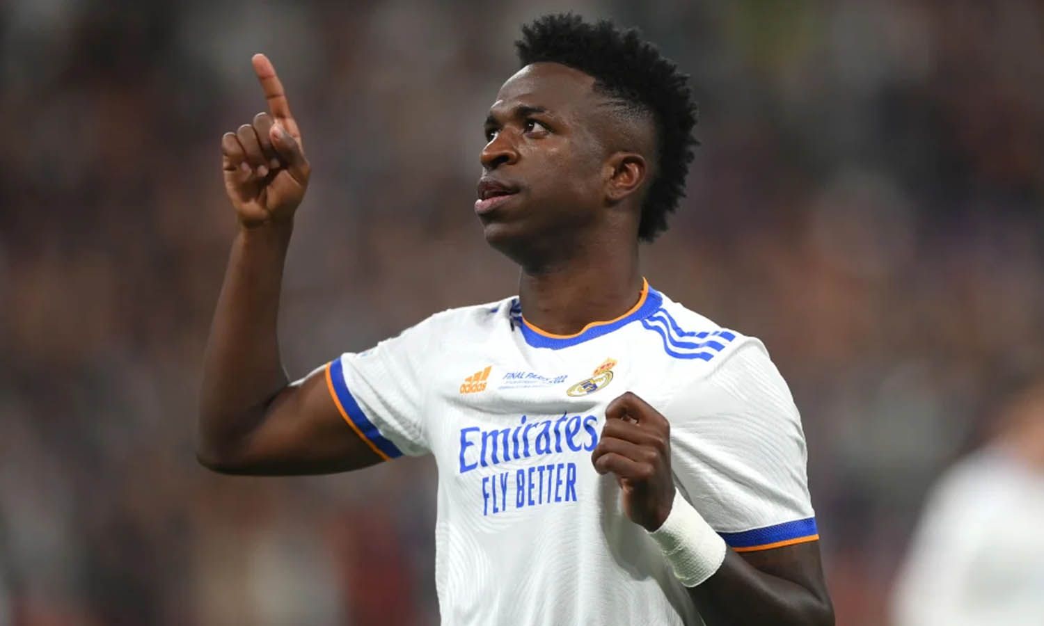 الامارات | الحكم على ثلاثة مشجعين بالسجن ثمانية أشهر بسبب إساءات عنصرية ضد فينيسيوس