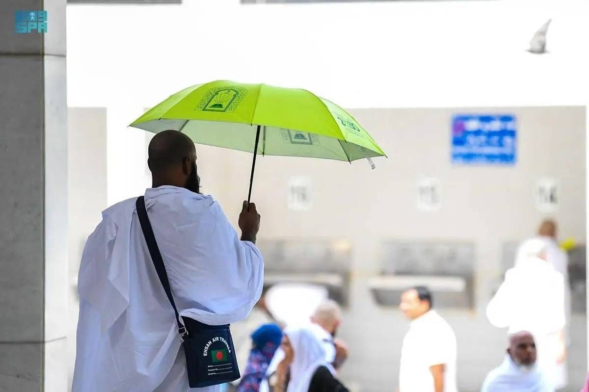 توزيع 1200 مظلة شمسية في جبل الرحمة