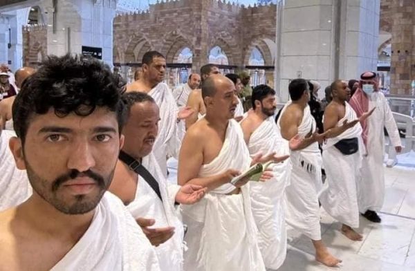 وسط صمت سعودي..قيادات حوثية تردد هتافات طائفية وتؤدي قسم الولاء لزعيمها من داخل الحرم المكي