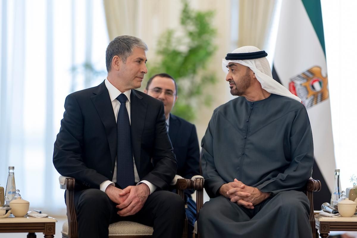 الخليج اليوم .. رئيس الدولة يبحث التعاون مع وزير الداخلية الأذربيجاني