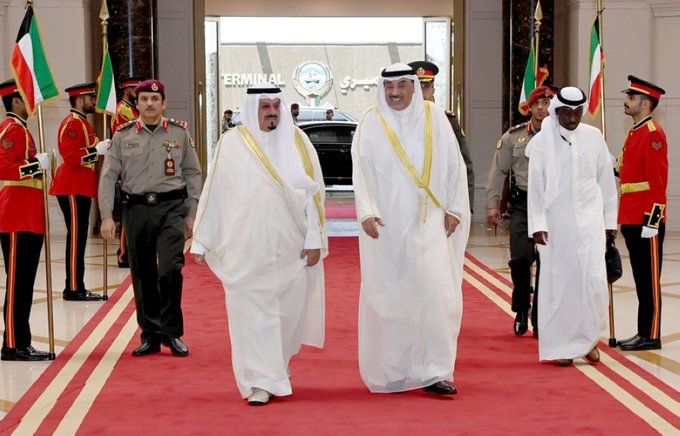 ولي عهد الكويت يغادر للسعودية في أول زيارة خارجية