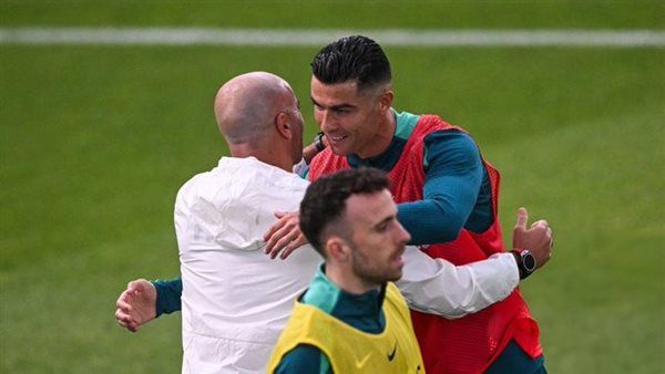 مدرب البرتغال: رونالدو يملك خبرة مذهلة هو لاعب لا يصدق