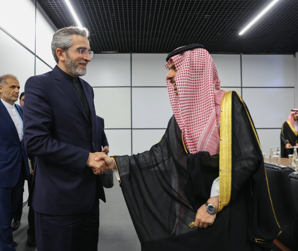 السعودية | وزير الخارجية يلتقي وزير الخارجية الإيراني المكلف