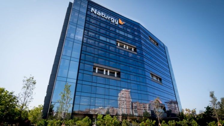 لماذا تراجعت أبوظبي عن شراء أكبر شركة غاز في اسبانيا؟