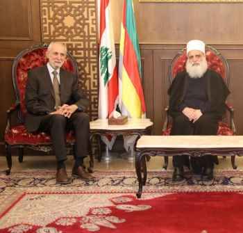 ابي المنى عرض قضايا داخلية ووطنية عامة مع ضو وحمدان واتصل بالمطران الجلخ مهنئا