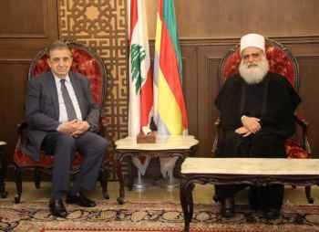 ابي المنى عرض قضايا داخلية ووطنية عامة مع ضو وحمدان واتصل بالمطران الجلخ مهنئا