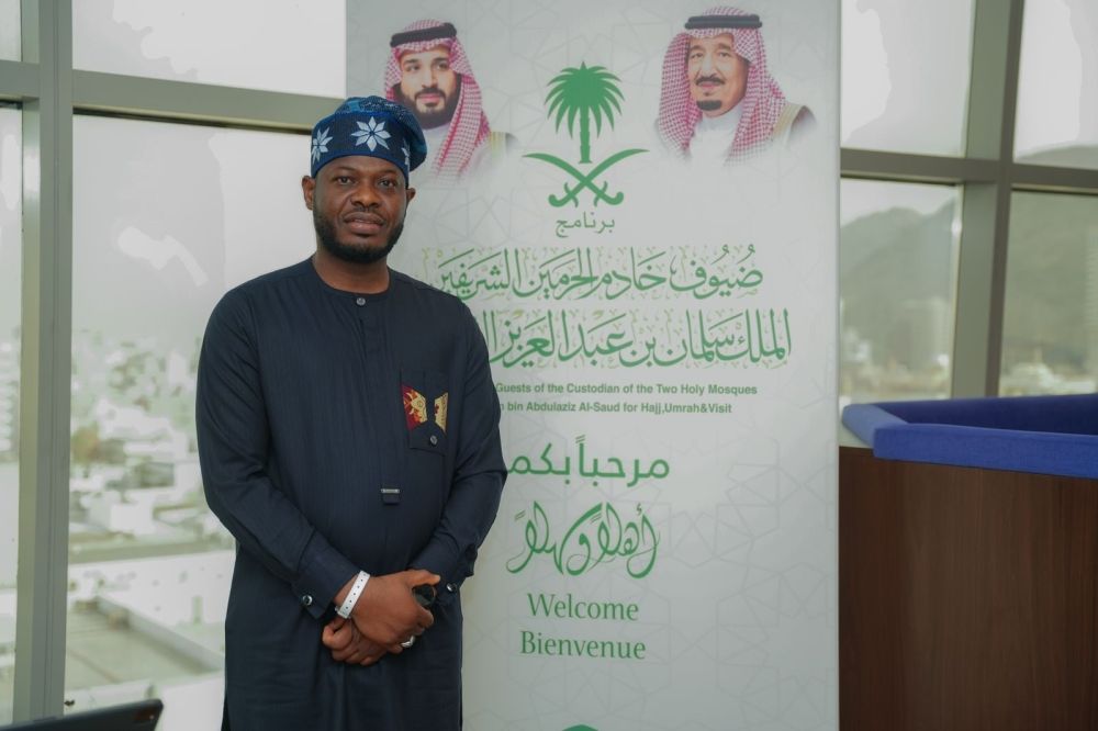 منعه المرض منذ 11 عامًا.. استضافة الملك تمكن "أفريقي" من الحج