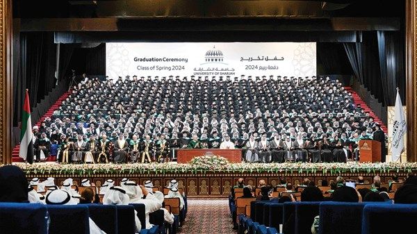 سلطان بن أحمد القاسمي يشهد تخريج طلبة الدراسات العليا بجامعة الشارقة