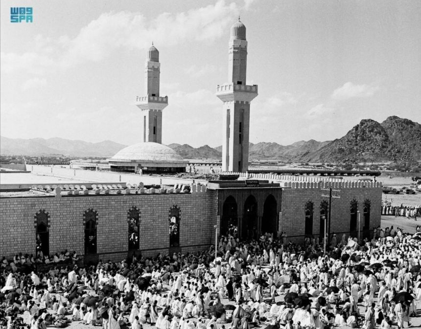 15 خطيبًا اعتلوا منبر مسجد نمرة.. المفتي أكثرهم وقوفًا