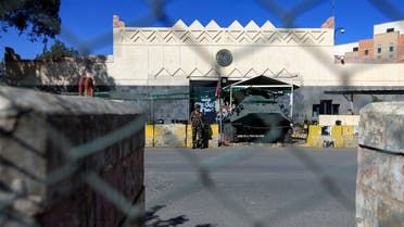 الخليج اليوم .. الحوثيون يؤكدون احتجاز عمال إغاثة بتهمة "التجسس"