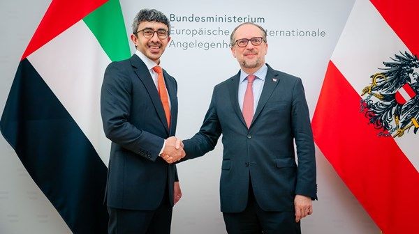 عبدالله بن زايد يلتقي وزير خارجية النمسا