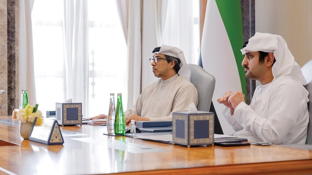 منصور بن زايد ومكتوم بن محمد يحضران اجتماع لجنة الميزانية العامة