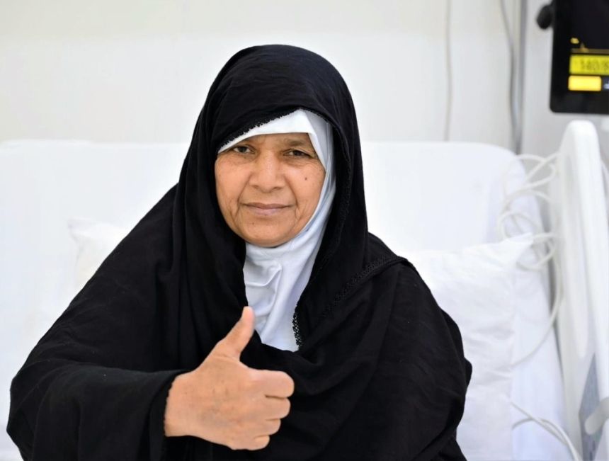 صور| عبر أسطول إسعافي مجهز.. نقل 18 حاجًا منومًا إلى المشاعر المقدسة