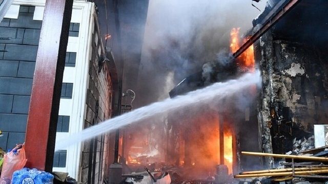 الكويت: أكثر من 30 حالة وفاة وعشرات الإصابات في حريق بمنطقة المنقف