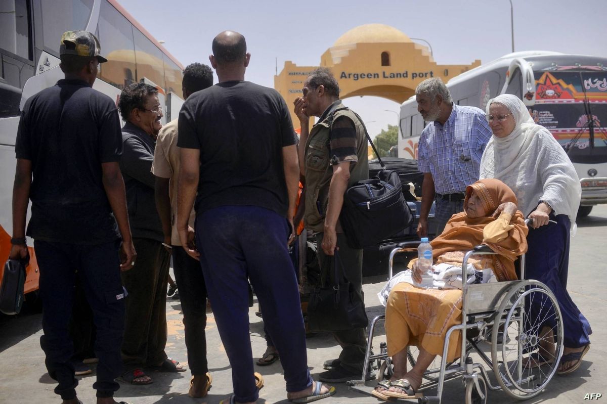 سودانيون يهربون من الحرب إلى الموت