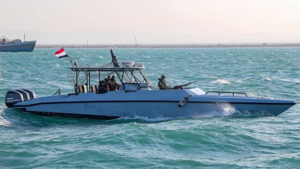 CNN: مسؤولون أمريكيون يقولون إن المخابرات الأمريكية تدرس تورط الحوثيين في اليمن في محادثات لتوفير أسلحة لحركة الشباب في الصومال