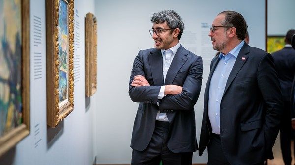 عبدالله بن زايد يزور متحف ألبرتينا التاريخي في فيينا