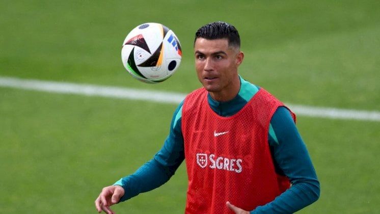 800 يورو لمشاهدة "رونالدو المنتهي" في التدريب!