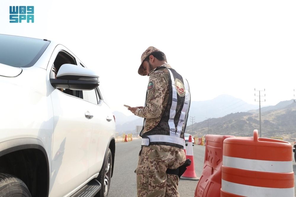 113سعوديا نقلوا حجاجا مخالفين