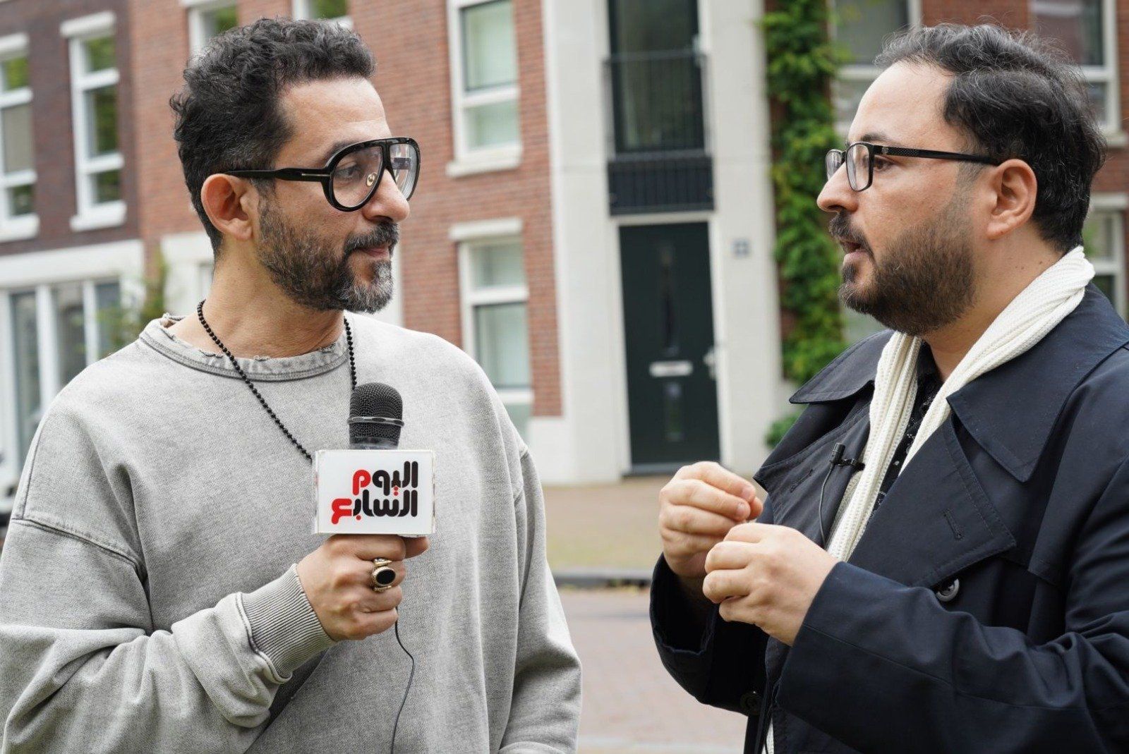 أحمد حلمى: الاحترام والقدرة على تبادل الأدوار سر نجاح زواجى من منى زكى