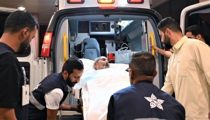صور| عبر أسطول إسعافي مجهز.. نقل 18 حاجًا منومًا إلى المشاعر المقدسة