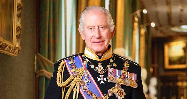 الملك تشارلز يتعرض لاعتداء ساخر.. إليكم ما حصل بلوحته المثيرة للجدل!