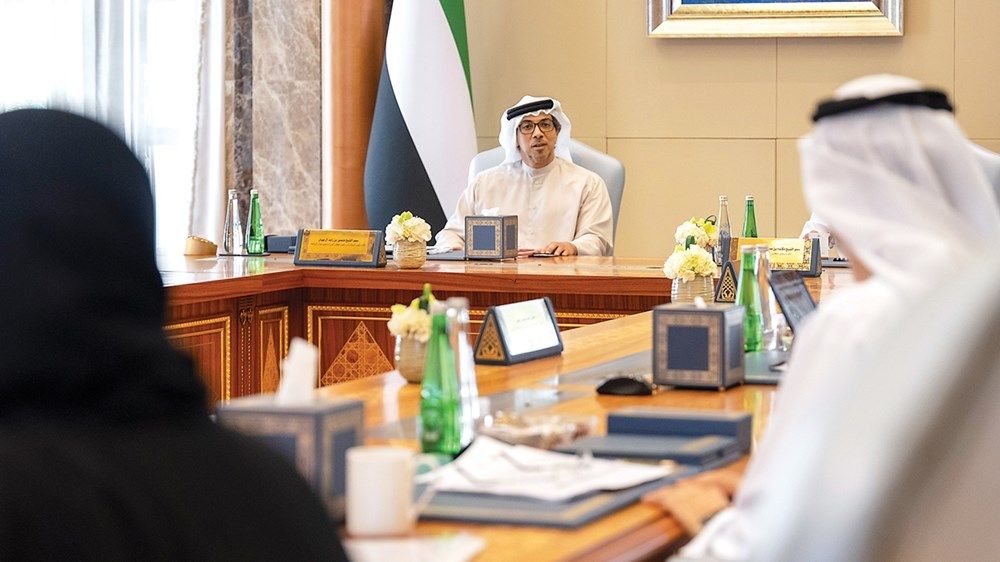 منصور بن زايد ومكتوم بن محمد يحضران اجتماع لجنة الميزانية العامة